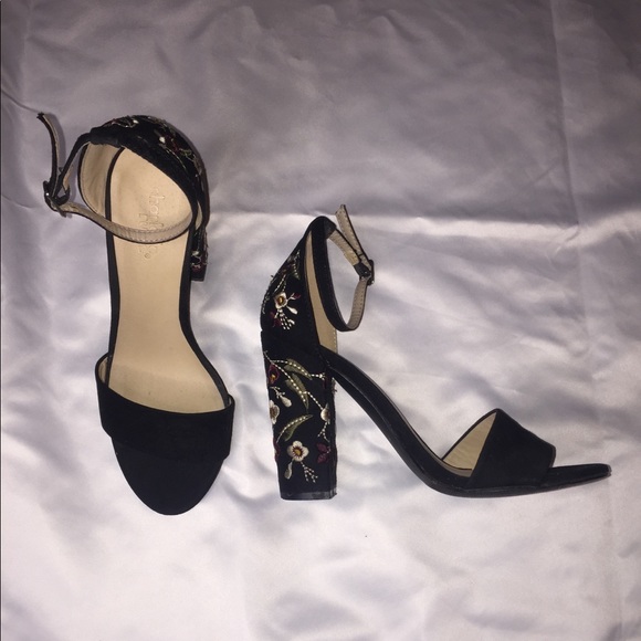 Black block heels - Picture 3 of 5